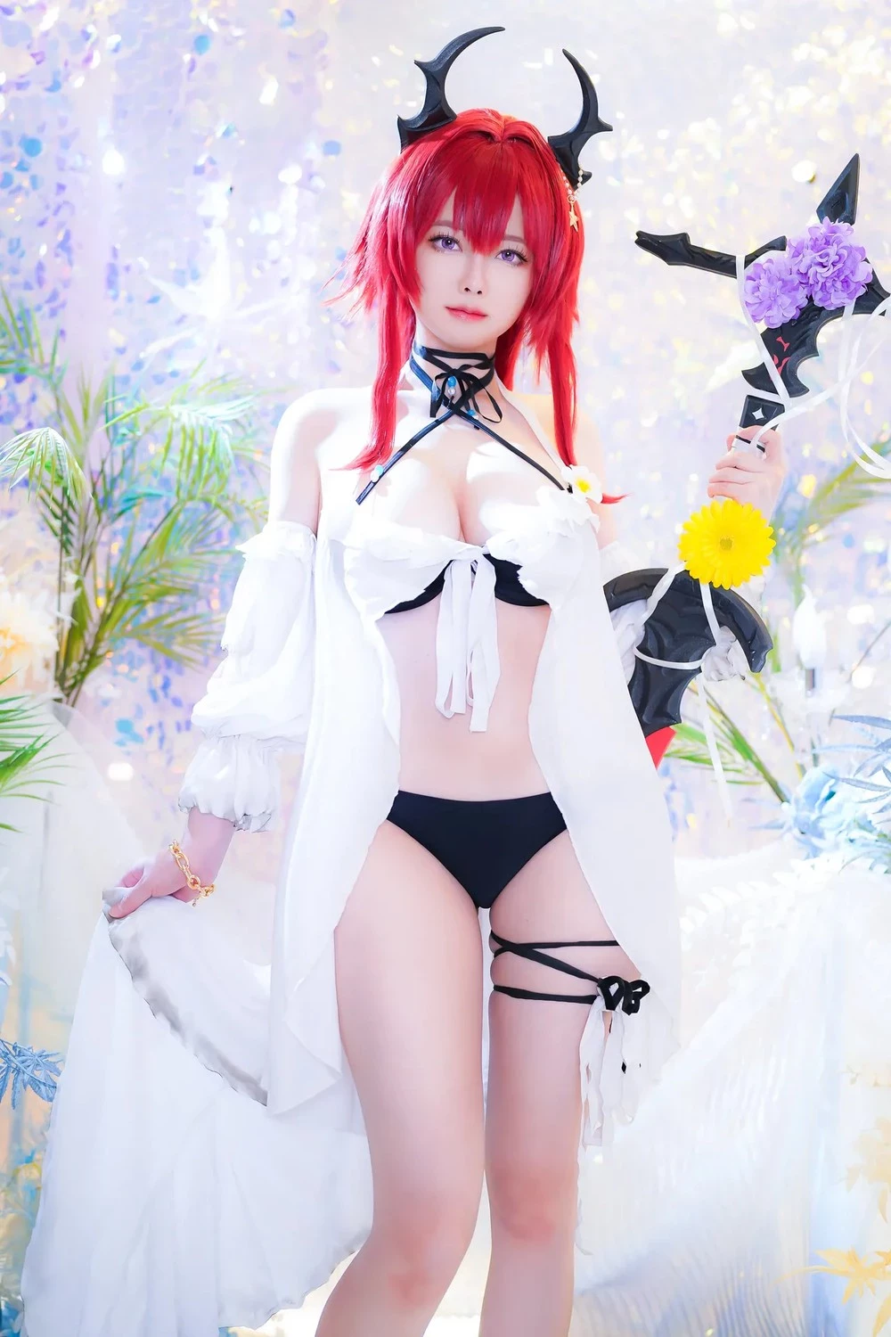 Gái Xinh Châu Á --- Cô Gái Cosplay Anime Với Nhân Vật Arknights Surtr