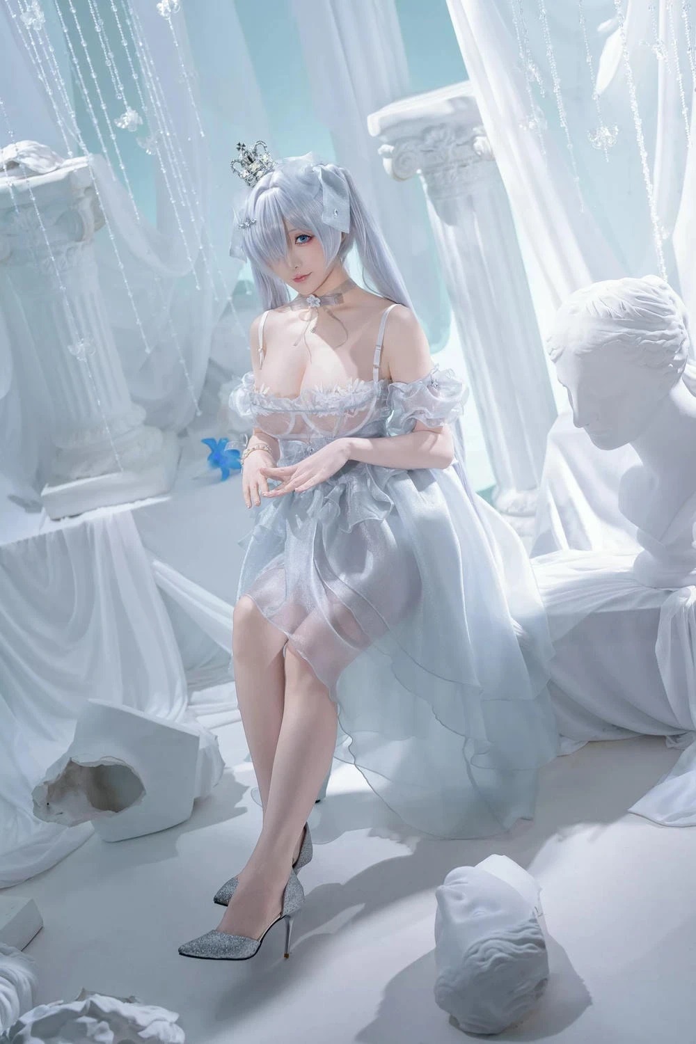 Hình Ảnh Gái Xinh Cosplay Ecchi Cô Gái Lọ Lem Với Váy Ren Xám Gợi Cảm