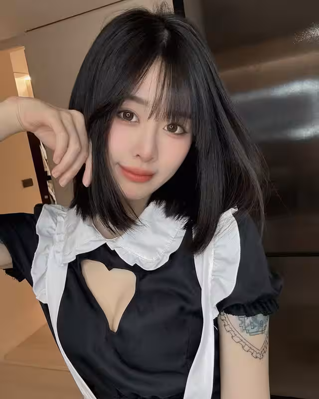 Nữ Sinh Xinh Đẹp Với Khuôn Mặt Xinh Xắn