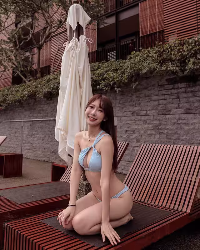 Ảnh Gái Xinh Bikini Với Thân Hình Nóng Bỏng Quyến Rũ