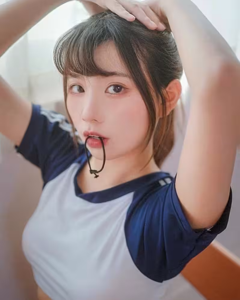 Gái Xinh Cute Với Thân Hình Thon Gọn Nóng Bỏng