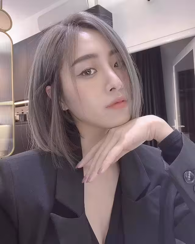 Hot Girl Khoe Album Nong Bong Voi Than Hinh Quyen Ru