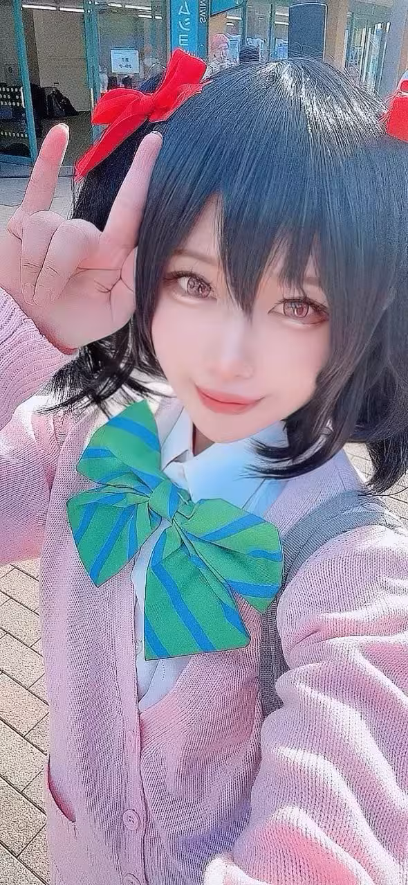 Nữ Sinh Hentai Với Khuôn Mặt Cute Và Kính Len Đỏ Xinh Xắn