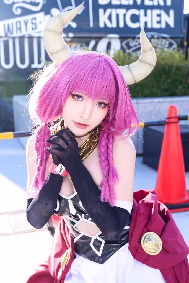 Gái Xinh Hentai Cosplay KuuKoW Quyến Rũ