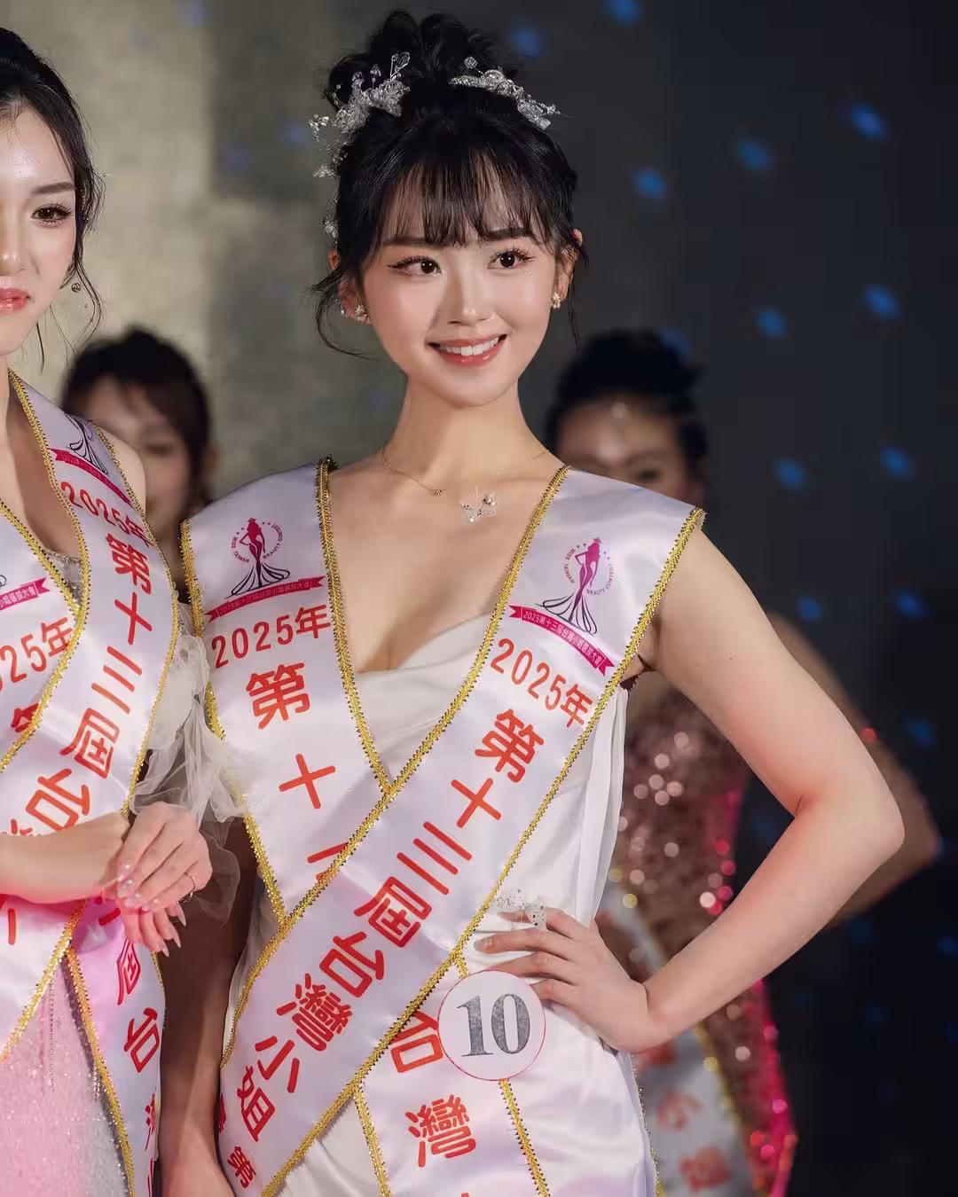 Album Gái Xinh Idol Với Nụ Cười Tươi Tắn