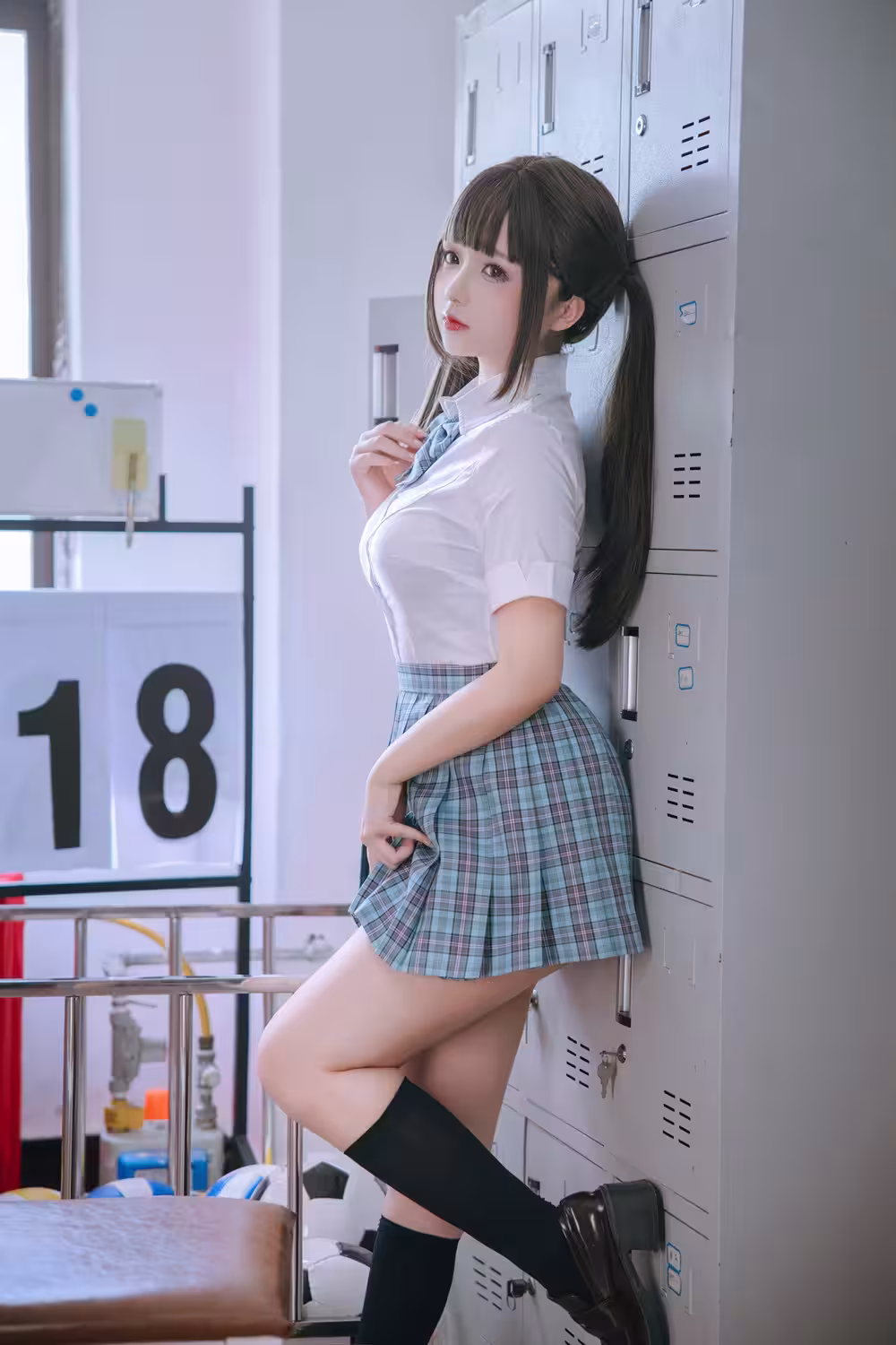Album Gái Xinh Hentai Nữ Sinh Tạo Dáng Siêu Dễ Thương Trong Phòng Thay Đồ